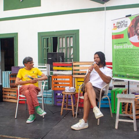 René Silva fala de sua trajetória aos alunos do projeto No Palco da Vida