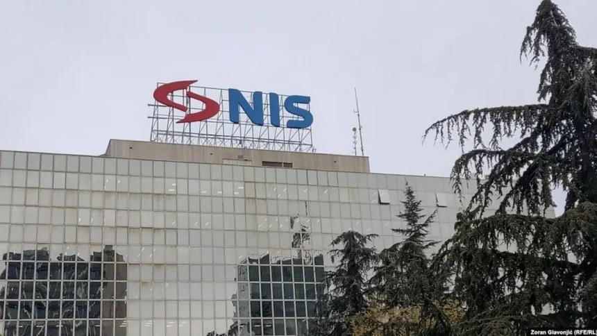 O governo sérvio tenta evitar colapso no abastecimento enquanto a disputa geopolítica permanece aberta.