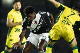 No último jogo em casa pelo Brasileirão, Vasco é superado pelo Mirassol