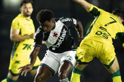 No último jogo em casa pelo Brasileirão, Vasco é superado pelo Mirassol