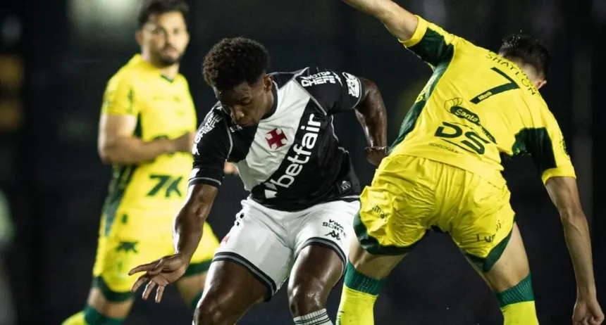 No último jogo em casa pelo Brasileirão, Vasco é superado pelo Mirassol