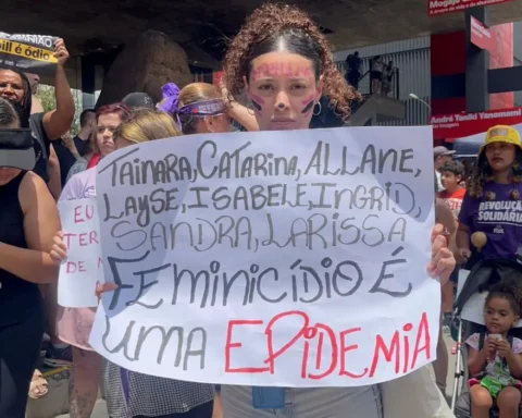 Vítimas de feminicídio foram lembradas durante a manifestação | Crédito: Geisa Marques / Brasil de Fato