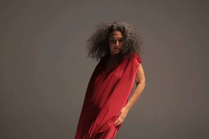 Badi Assad apresenta turnê solo no Rio de Janeiro de 5 a 13 de dezembro, celebrando 35 anos de carreira e o lançamento do álbum Parte de Tudo Isso. - Diário Carioca