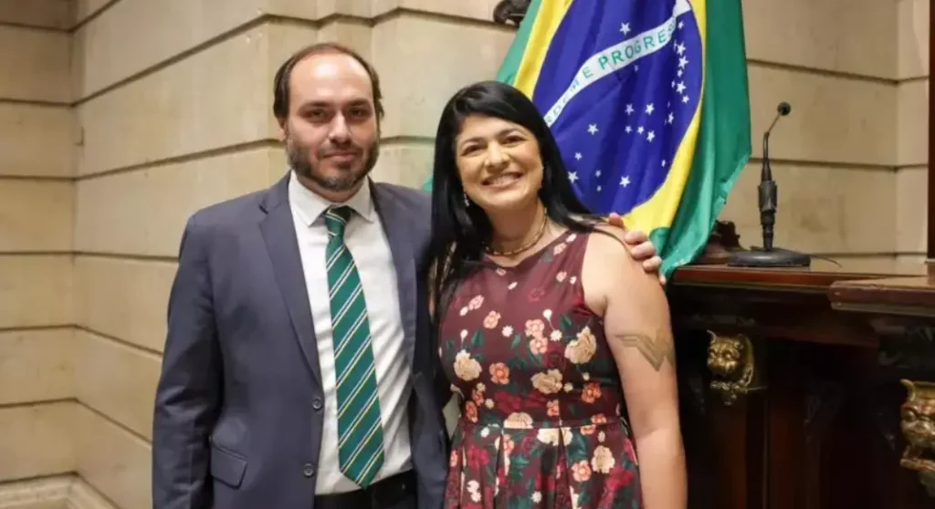 Carlos Bolsonaro e sua suplente Alana Passos. Foto: Divulgação
