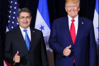 Donald Trump ao lado de Juan Orlando Hernández. Foto: Divulgação