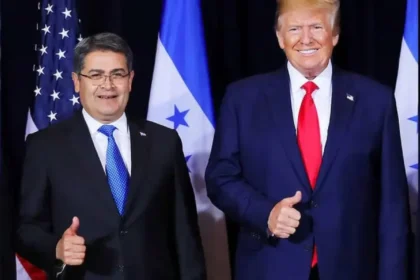 Donald Trump ao lado de Juan Orlando Hernández. Foto: Divulgação