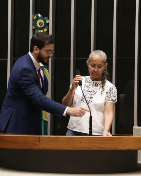 Deputados e a Rede Sustentabilidade acionam STF contra PLC 128/2025, que revalida R$ 2,97 bilhões em emendas canceladas e ameaça retomar o orçamento secreto.