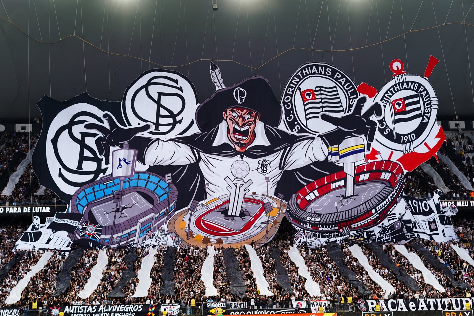 Torcida do Corinthians celebrou a vaga na decisão da Copa do Brasil. Foto: Evander Portilho (Agência Corinthians).