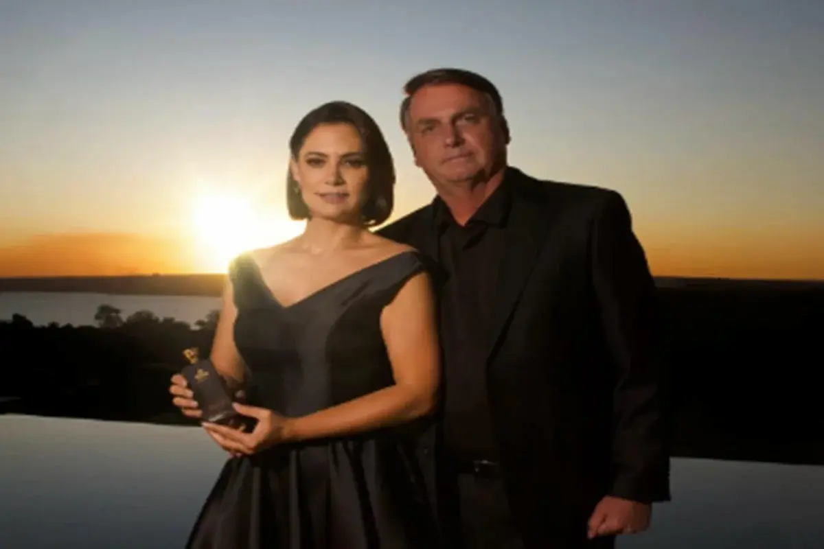 Crise exposta: filhos de Bolsonaro rompem com Michelle após piada com "imbrochável"