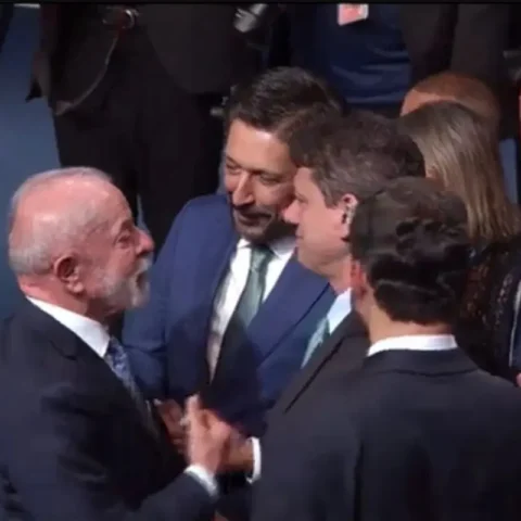 Lula durante conversa com Tarcísio de Freitas e com Ricardo Nunes em evento em SP. Foto: Reprodução