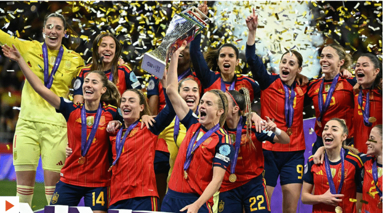 A seleção feminina espanhola venceu a Alemanha por 3 a 0 no Metropolitano, com dois gols de Claudia Pina e um de Vicky López, garantindo o bicampeonato da Liga das Nações em um jogo com recorde de público.