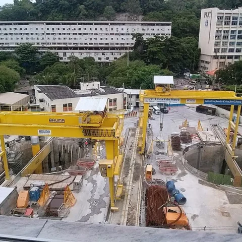Obras da estação da Gávea, ao lado da PUC-Rio, estão paralisadas há oito anos | Crédito: Divulgação