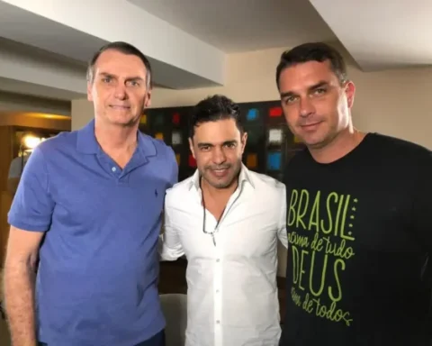 Zezé Di Camargo ao lado de Jair e Flávio Bolsonaro. Foto: Reprodução