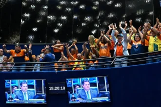 Aposentadoria especial para agentes de saúde avança, mas preocupa prefeituras