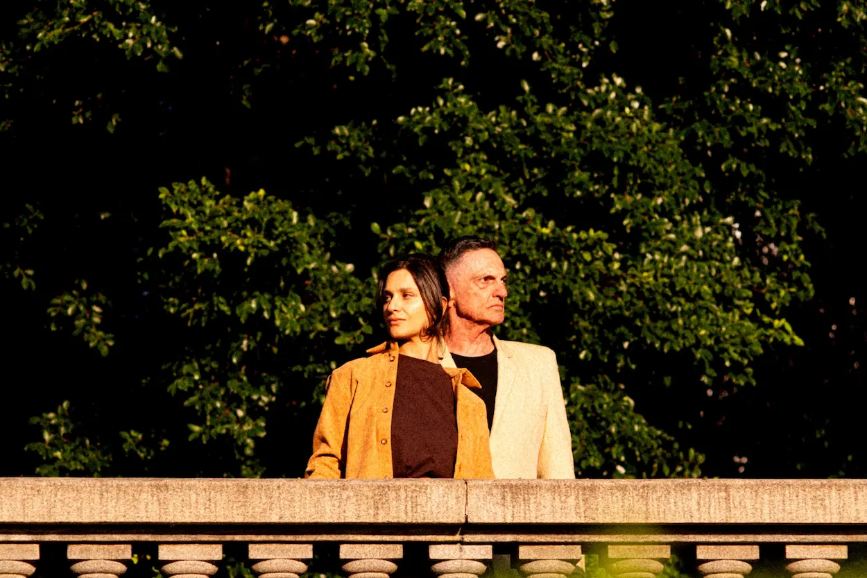 Paulo Miklos e Papisa lançam single duplo