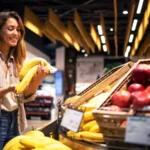 Confiança do consumidor sobe pelo quarto mês, mas situação atual recua