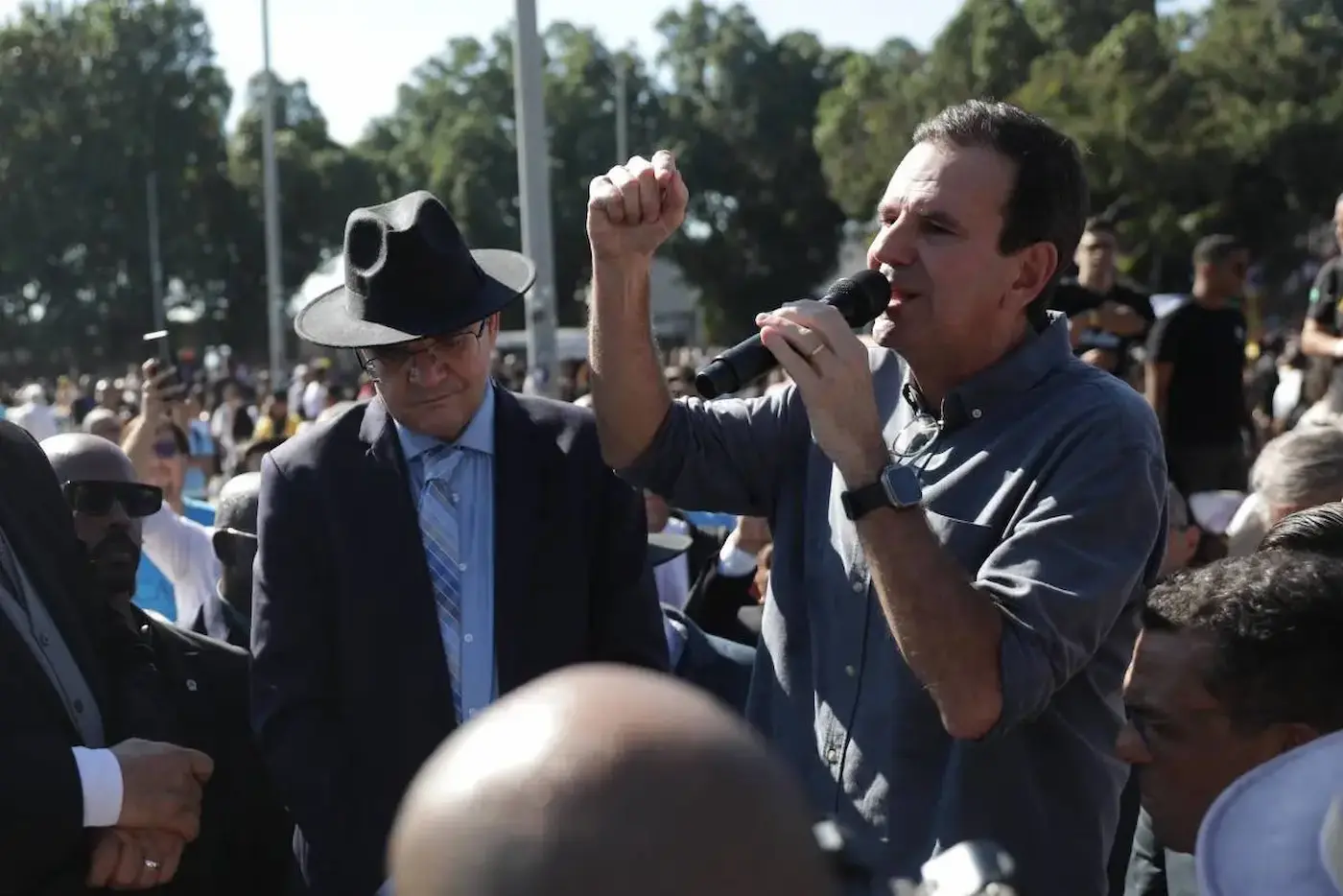 Palco gospel expõe disputa entre Paes, religiões afro e Globo no réveillon