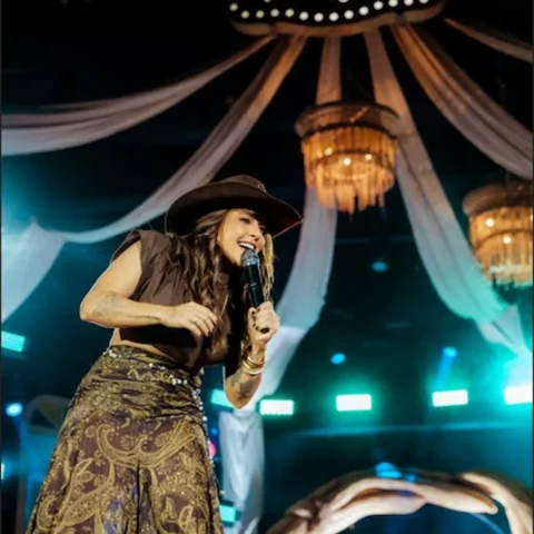 Lauana Prado encerra a temporada 2025 da festa RAIZ em Sorocaba após ano histórico