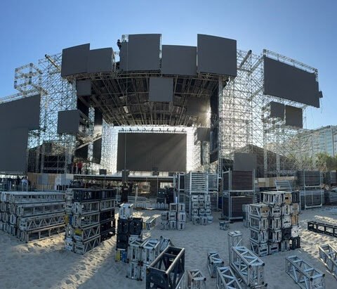Rio Réveillon 2026: Copacabana a todo vapor com a montagem dos palcos que receberão grandes nomes da MPB na maior virada do mundo