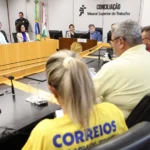 Audiência de mediação realizada no TST com representantes de trabalhadores e da ECT