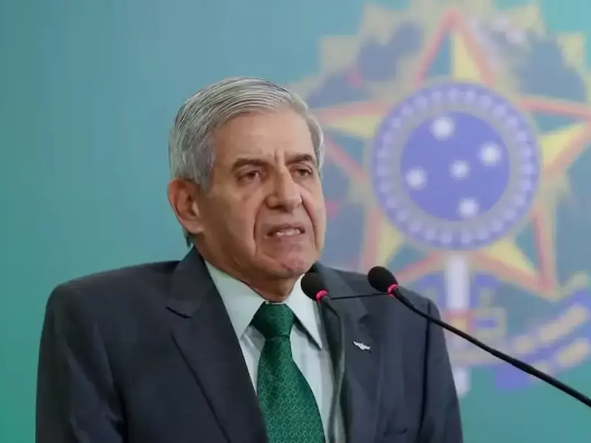 Alexandre de Moraes autoriza prisão domiciliar de Augusto Heleno