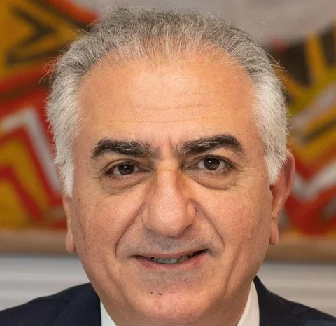 Reza Pahlavi convoca ocupação urbana e greve no setor de petróleo no Irã. Análise sobre o retorno da influência monárquica e o papel do imperialismo no conflito.