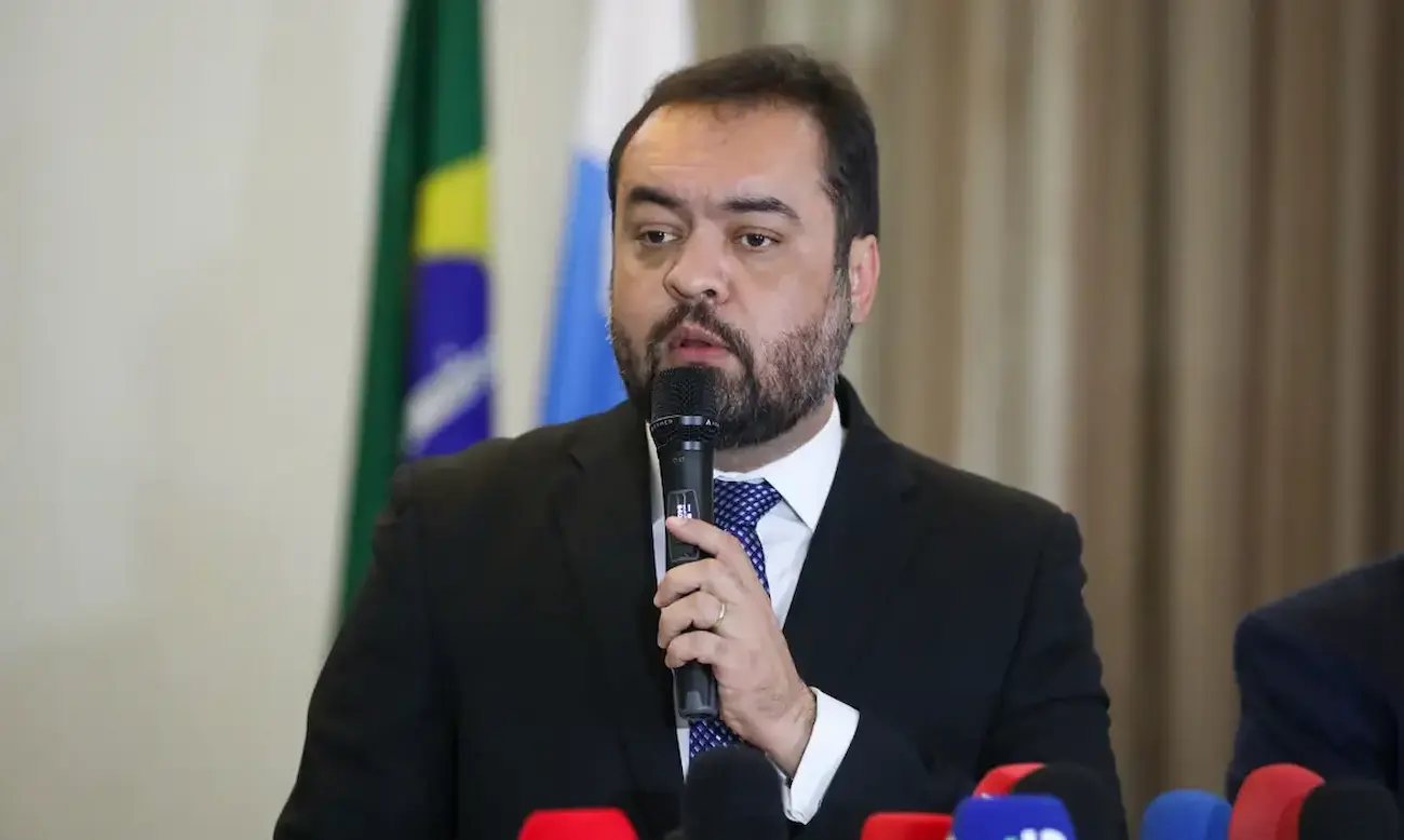 Em novo decreto, Cláudio Castro reajusta valores do PEOp e beneficia policiais da reserva com gratificações de até R$ 756 por turno. Veja a nova tabela e os impactos. © Rafael Campos/ Gov. RJ