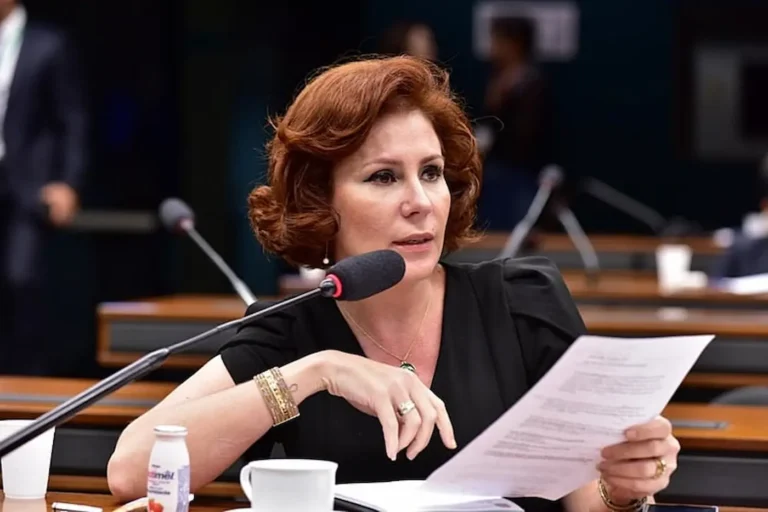 Carla Zambelli enfrenta Justiça italiana por extradição