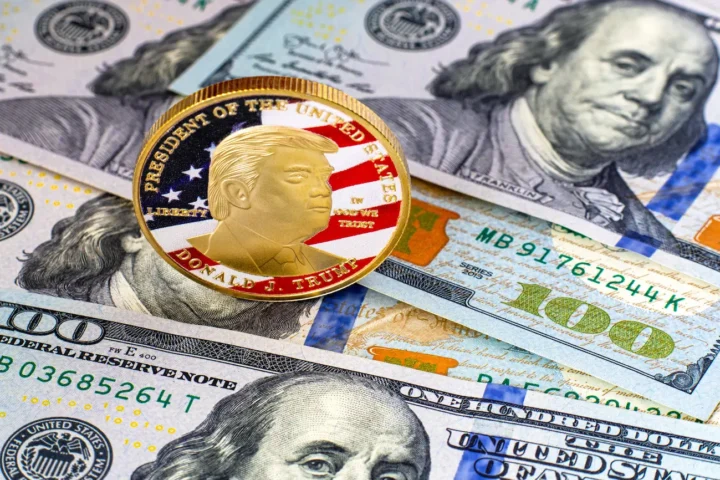 Dólar hoje cai para R$ 5,20: Menor valor desde 2024 sob influência do Japão