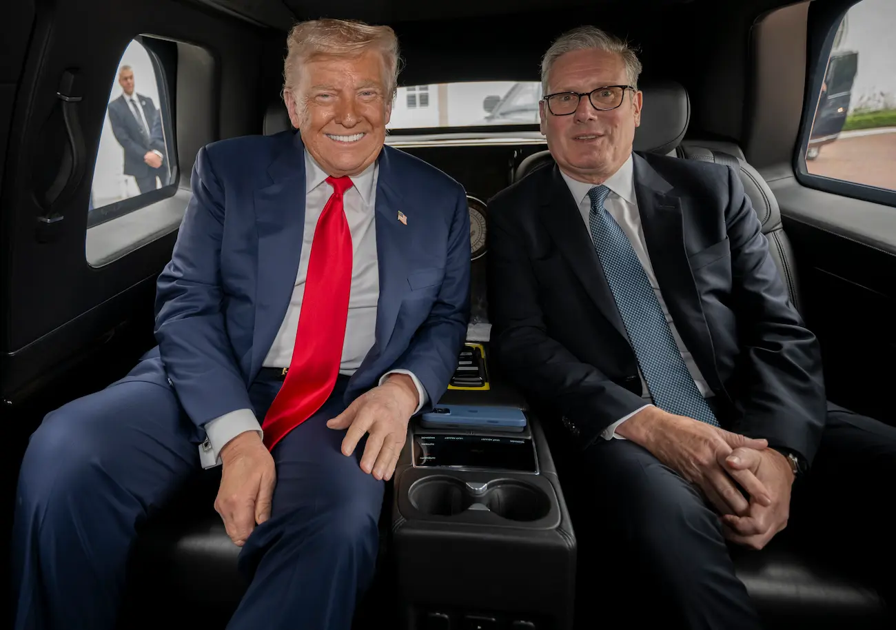 Londres discute envio de militares à Groenlândia após ameaças de Trump. Entenda a disputa geopolítica no Ártico envolvendo Otan, Rússia e China.