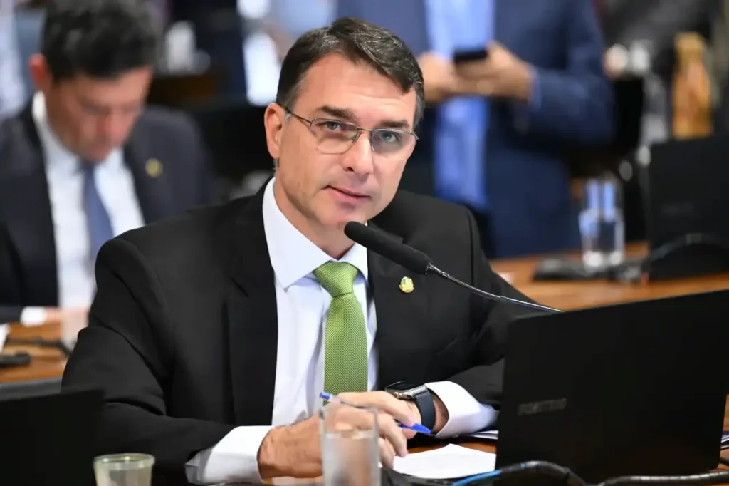 Ministério da Justiça pede investigação de Flávio Bolsonaro por calúnia | Diário Carioca