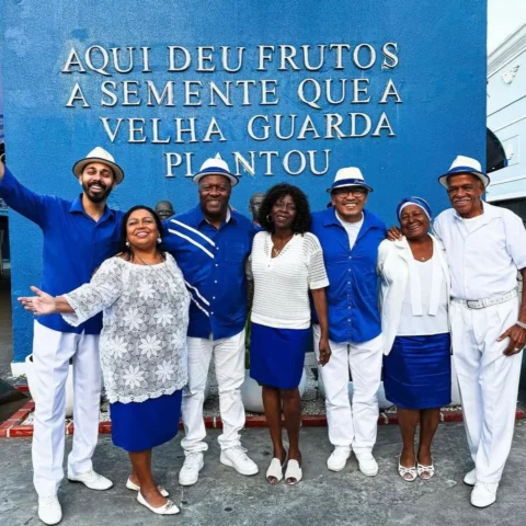 FILHOS DA ÁGUIA CELEBRA FORMATURA DE 250 PARTICIPANTES DO PROJETO ÁGUIA ENSINA COM EVENTO NA QUADRA DA PORTELA