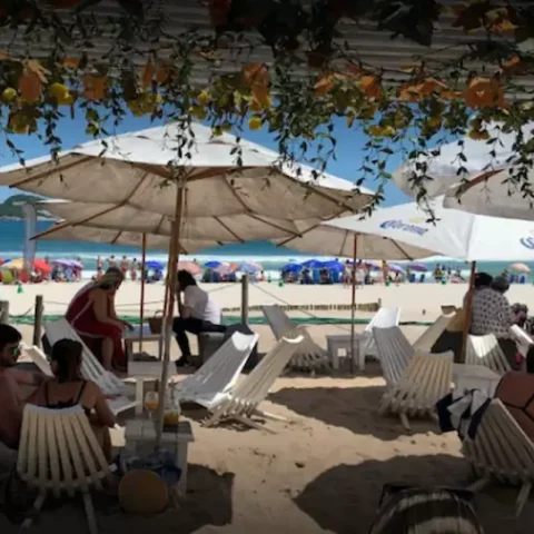 O que está acontecendo nas praias do Rio é a privatização silenciosa de um espaço que é público.