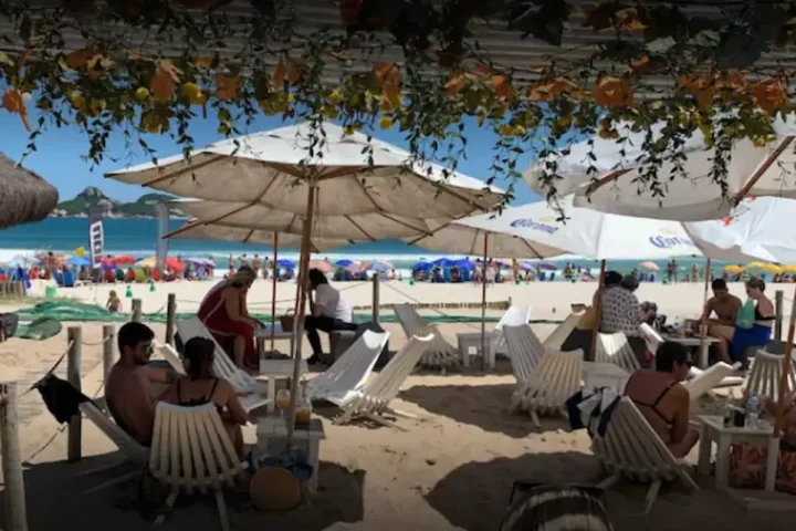 O que está acontecendo nas praias do Rio é a privatização silenciosa de um espaço que é público.