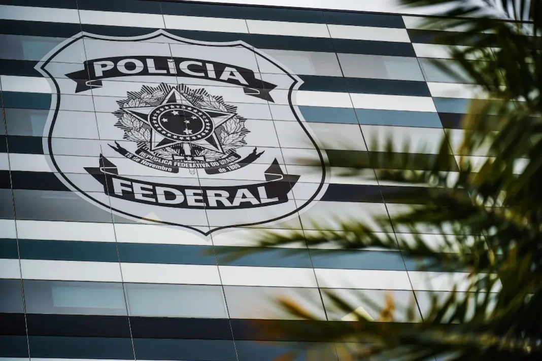 Empresário Fabiano Zettel é preso pela PF ao tentar fugir para Dubai. Cunhado de Daniel Vorcaro é investigado por fraudes bilionárias no Banco Master. Empresário Fabiano Zettel é preso pela PF ao tentar fugir para Dubai. Cunhado de Daniel Vorcaro é investigado por fraudes bilionárias no Banco Master.