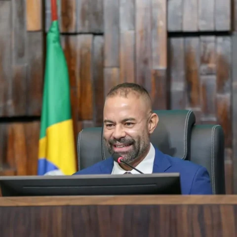 Deputado Filippe Poubel quer garantir plena cidadania às pessoas com deficiência visual