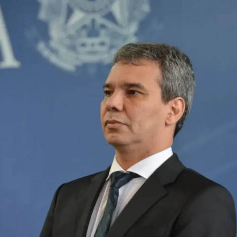 Wellington César Lima e Silva, favorito de Lula para o Ministério da Justiça, chega a Brasília para selar indicação. Saiba quem é o braço direito de Rui Costa.