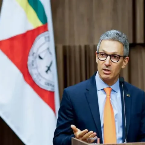 Romeu Zema deixa o governo de Minas em março para disputar a Presidência em 2026. Mateus Simões assume o cargo.