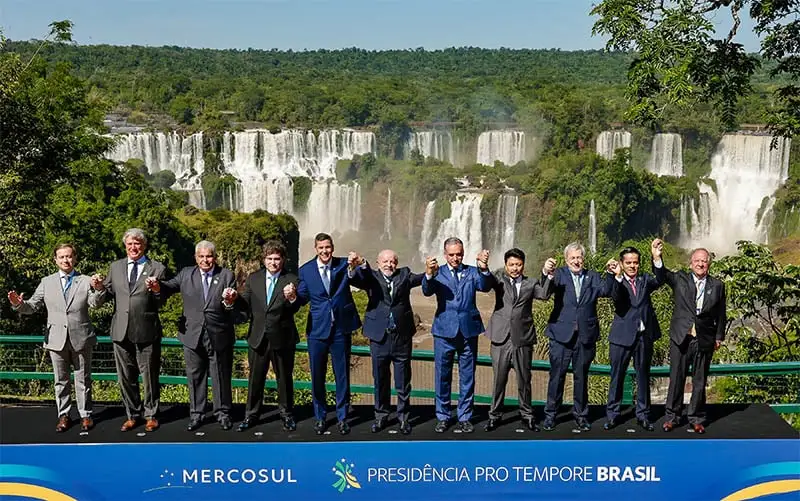 Cúpula do Mercosul reunida em dezembro, em Foz do Iguaçu, quando o Brasil transmitiu a presidência do bloco ao Paraguai