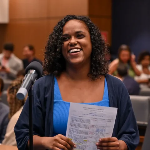 Dani Monteiro solicita pontos de hidratação no Carnaval do Rio diante do calor extremo