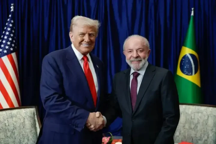 Presidente Lula conversa por telefone com o presidente dos Estados Unidos, Donald Trump