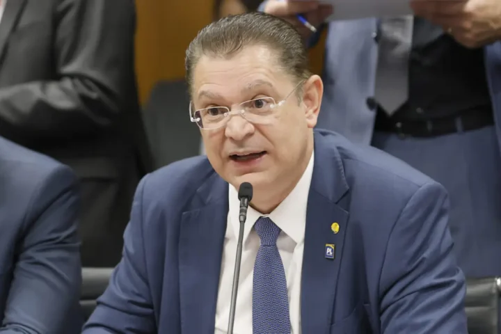 A escritura da casa usada por Sóstenes Cavalcante para justificar R$ 430 mil apreendidos pela PF foi assinada 11 dias após a operação. Entenda as contradições do caso