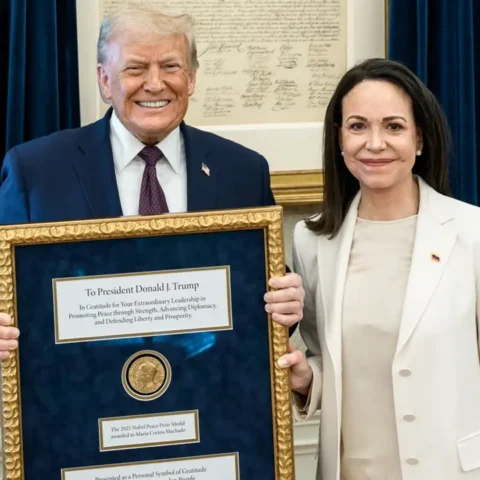 O déspota Donald Trump e a vassala Maria Corina Machado - Foto: Daniel Torok/Divulgação/Casa Branca