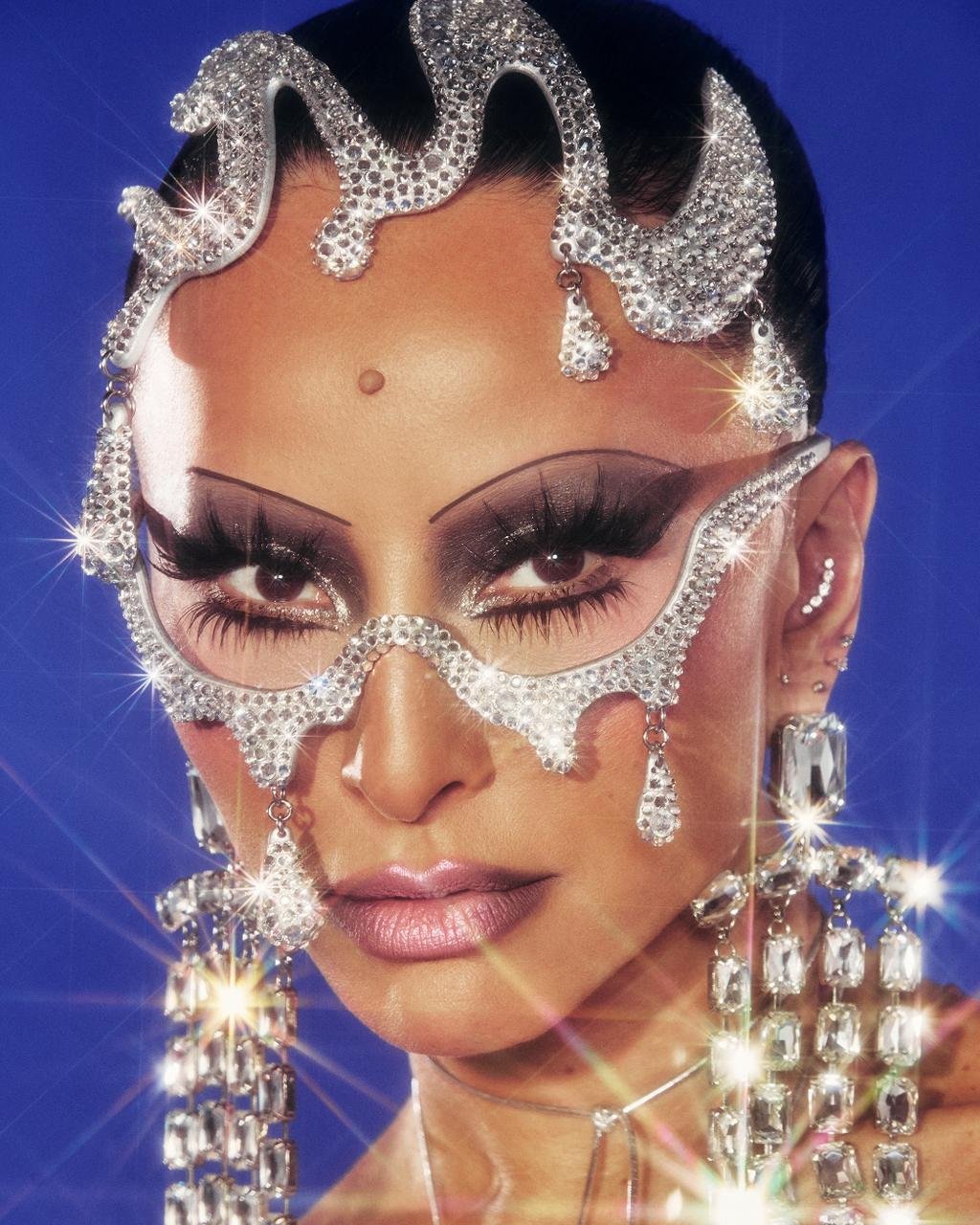 De biquíni cavado Sabrina Sato quebra a internet com o primeiro look do sábado de Carnaval - Foto: Gabriela Schmidt