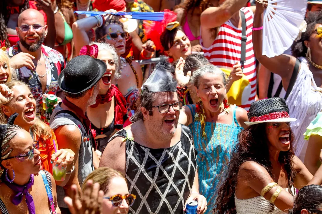 Baile do Boitatá reúne 50 mil foliões e celebra três décadas de história Baile do Boitatá reúne 50 mil foliões e celebra três décadas de história