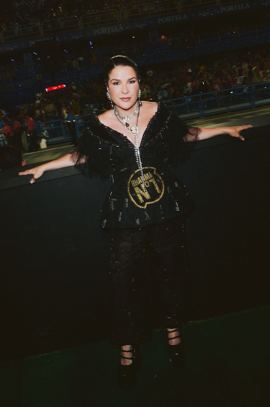 Ju Ferraz abdica do brilho no Carnaval com a autoafirmação do preto absoluto - Rio de Janeiro, Brazil