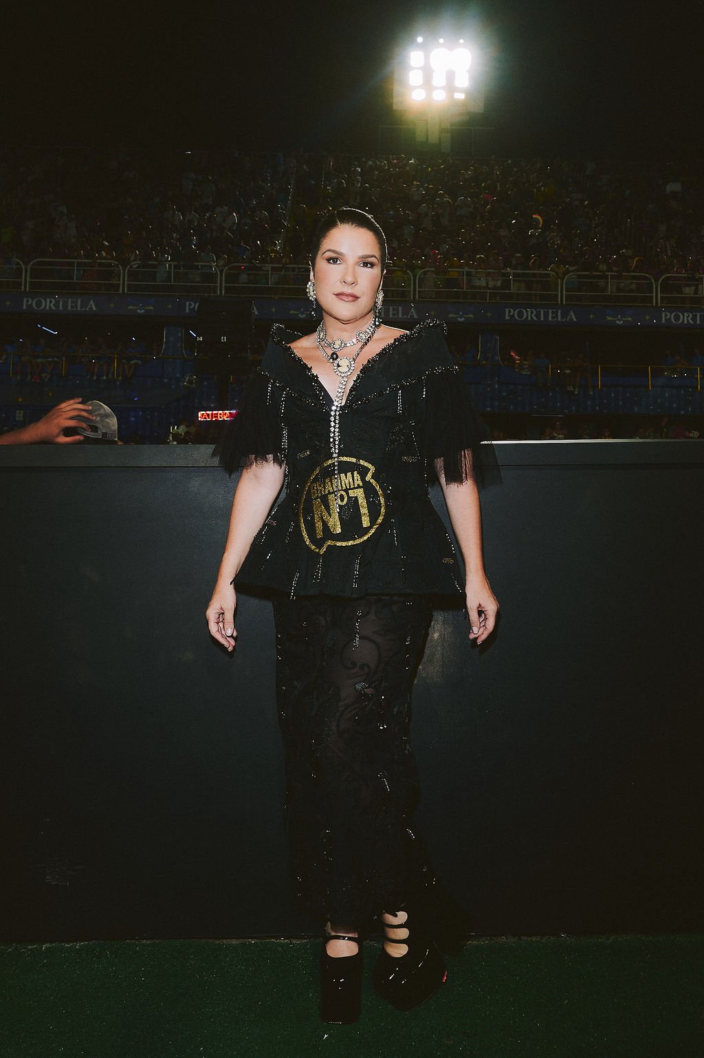 Ju Ferraz abdica do brilho no Carnaval com a autoafirmação do preto absoluto - Rio de Janeiro, Brazil