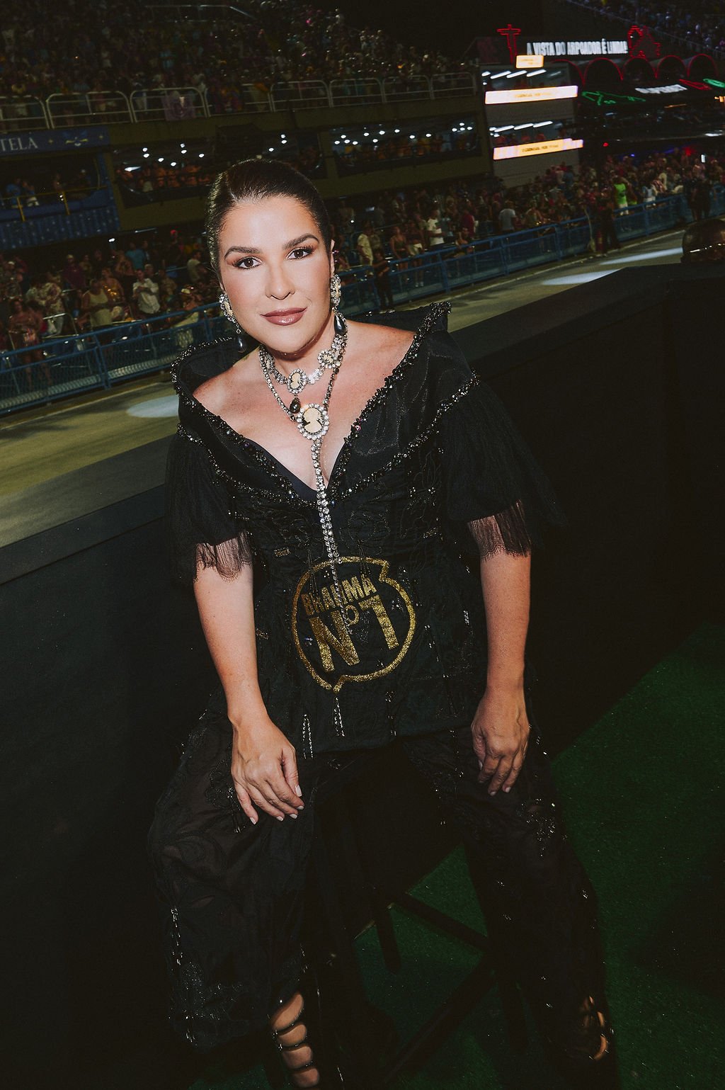 Ju Ferraz abdica do brilho no Carnaval com a autoafirmação do preto absoluto - Rio de Janeiro, Brazil