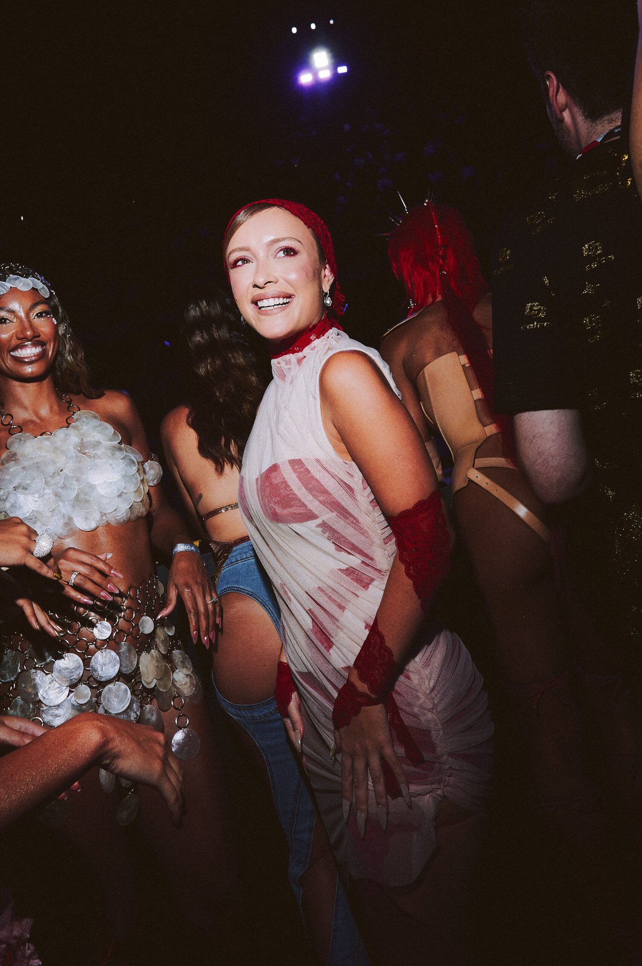 Maria Braz aposta em look de passarela no segundo dia de Sapucaí - Foto: Leografias