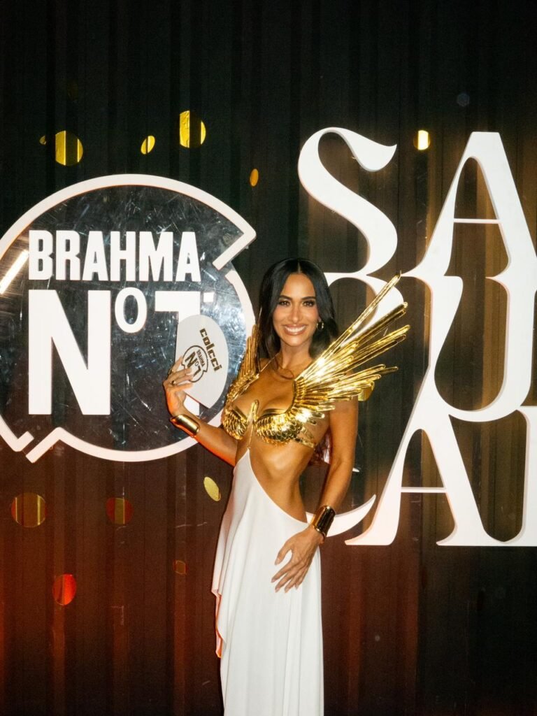 Silvia Braz brilha na Marquês de Sapucaí como musa do Camarote N1 pelo 5º ano consecutivo

